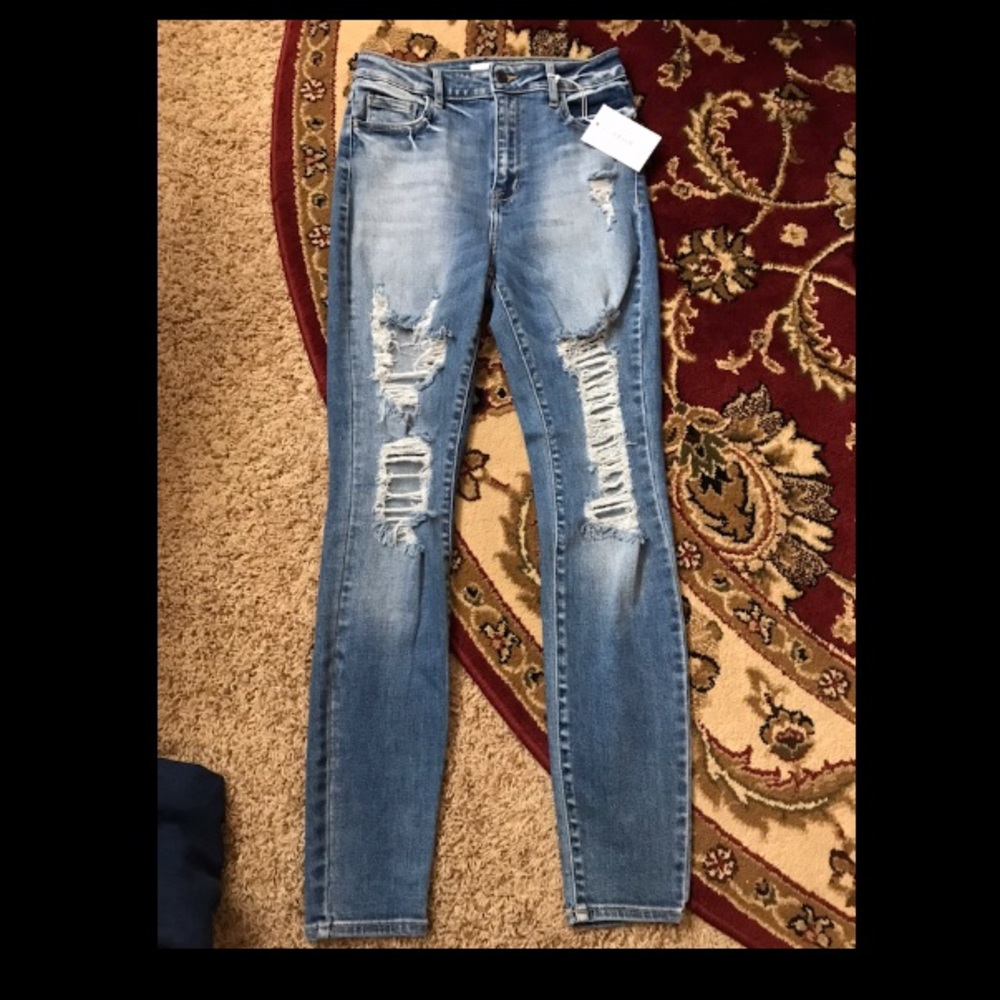 Cello NWT high rise light wash distressed jeans 9